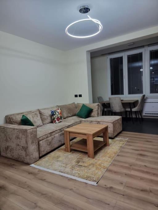 Peace And Love Luxury Apartment In Center, New Bazaar 2 Tiran Dış mekan fotoğraf