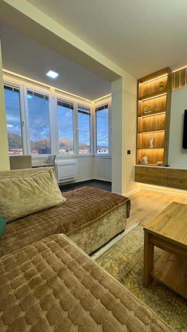 Peace And Love Luxury Apartment In Center, New Bazaar 2 Tiran Dış mekan fotoğraf