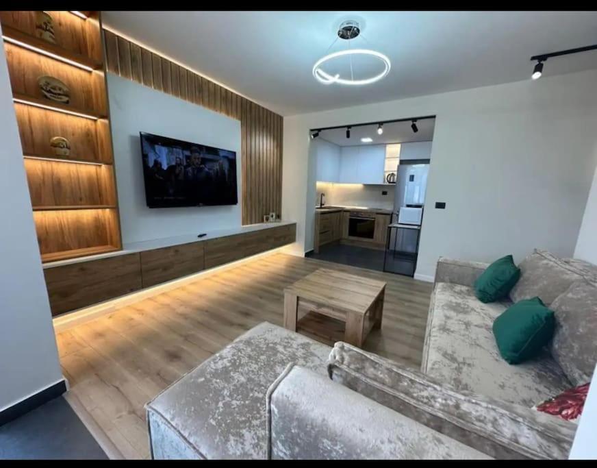 Peace And Love Luxury Apartment In Center, New Bazaar 2 Tiran Dış mekan fotoğraf