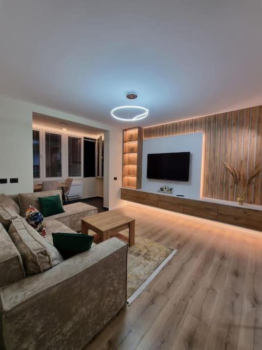 Peace And Love Luxury Apartment In Center, New Bazaar 2 Tiran Dış mekan fotoğraf